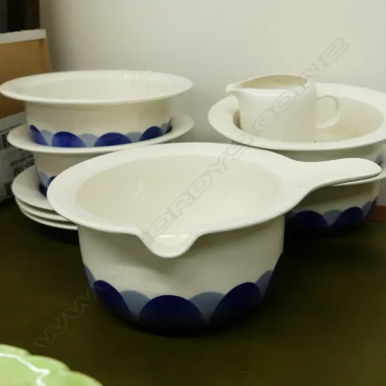 ARABIA CHINA - 4 BOWLS + POURER + 3 PLATES + JUG
