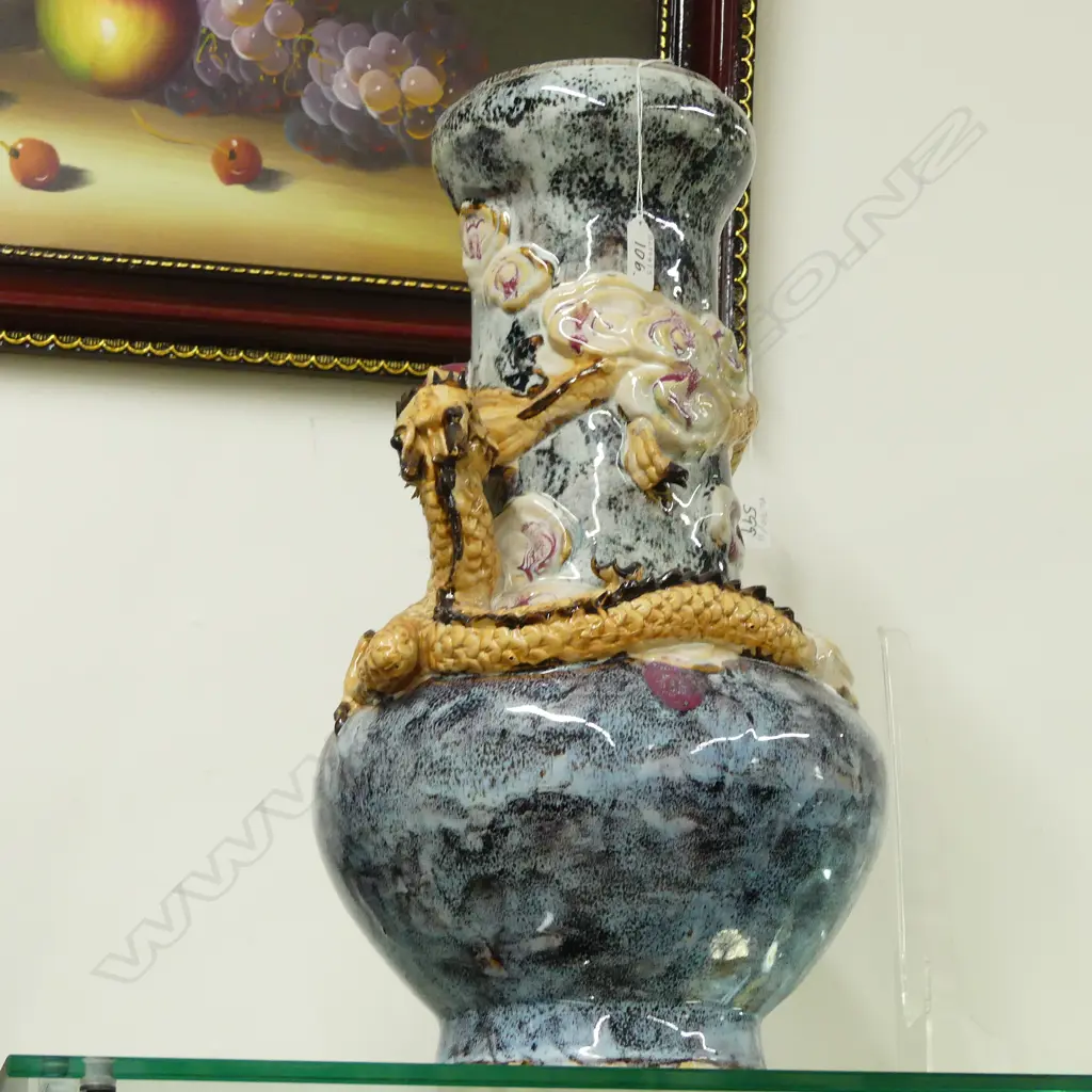 TALL CHINESE DRAGON VASE Image 1++