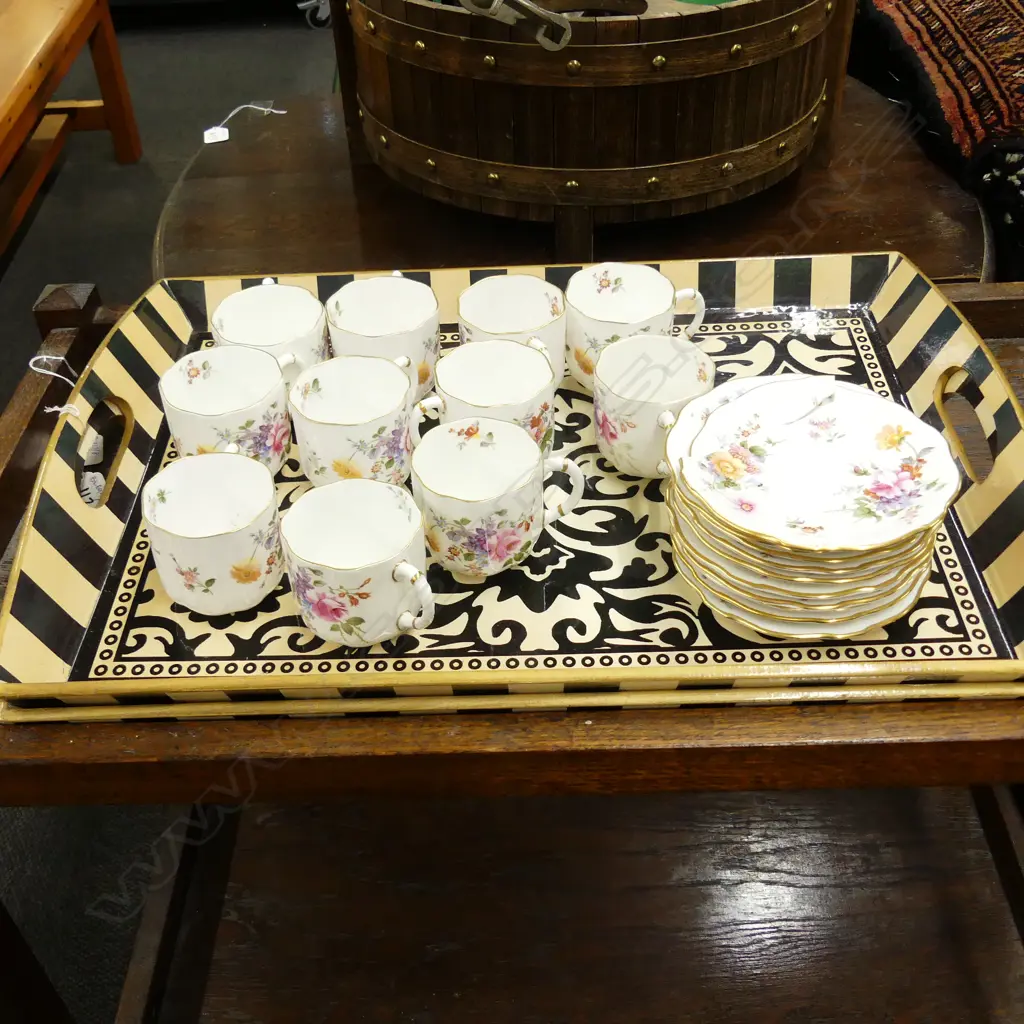 SET RCD CUPS/SAUCERS ON TWO TRAYS  Image 1++