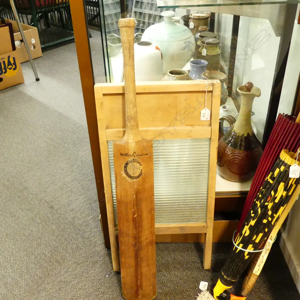 CRICKET BAT & WASHBOARD Image 1++