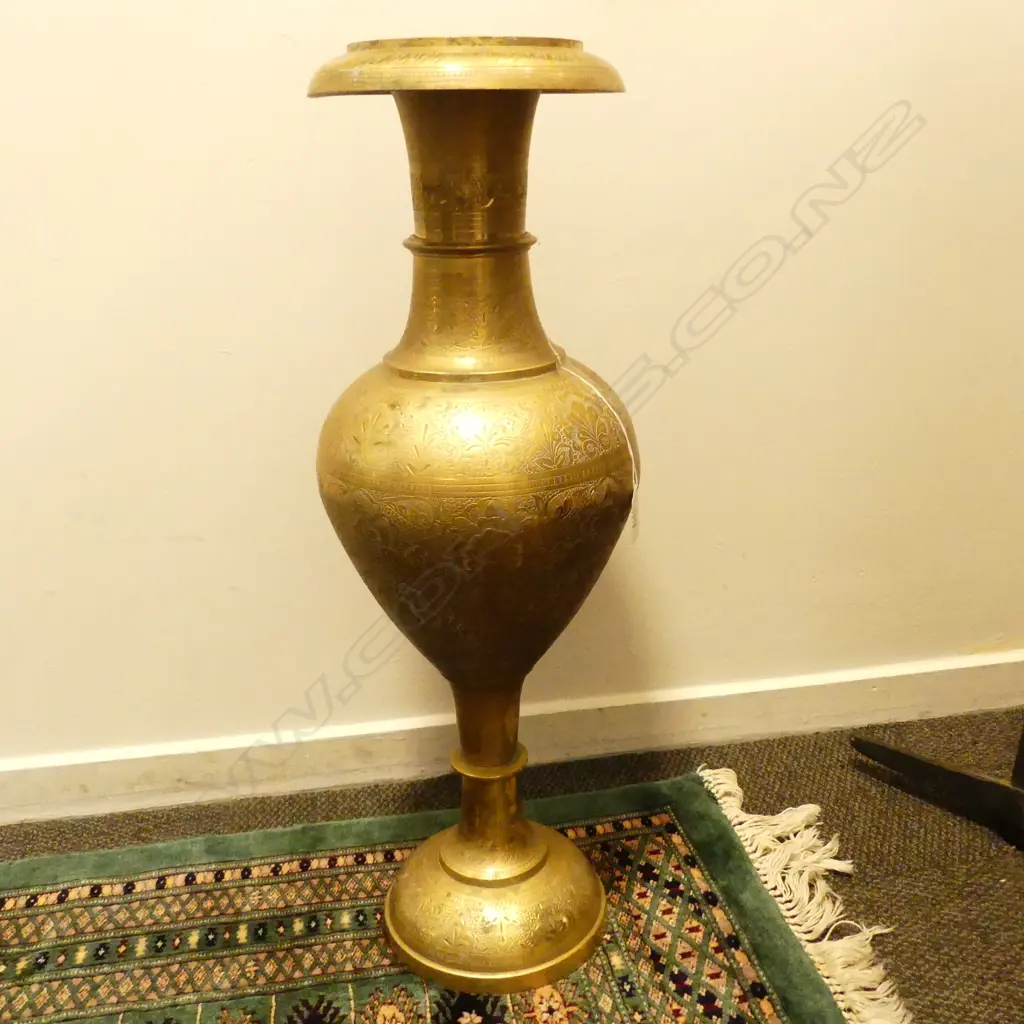 LARGE BRASS URN Image 1++