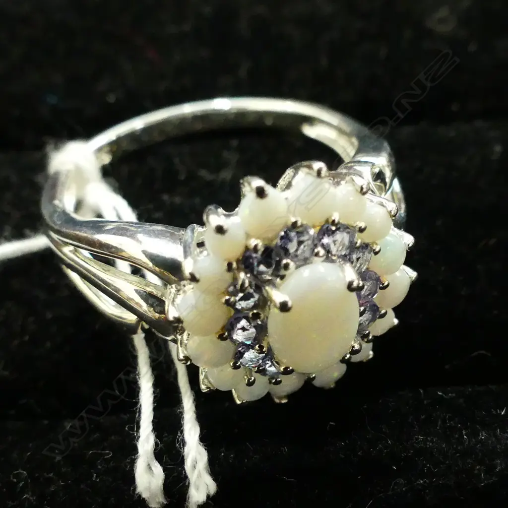 SILVER AND OPAL RING Image 1++