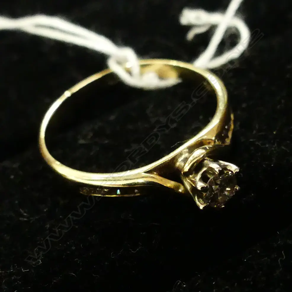 9CT DIAMOND SOLITAIRE RING Image 1++