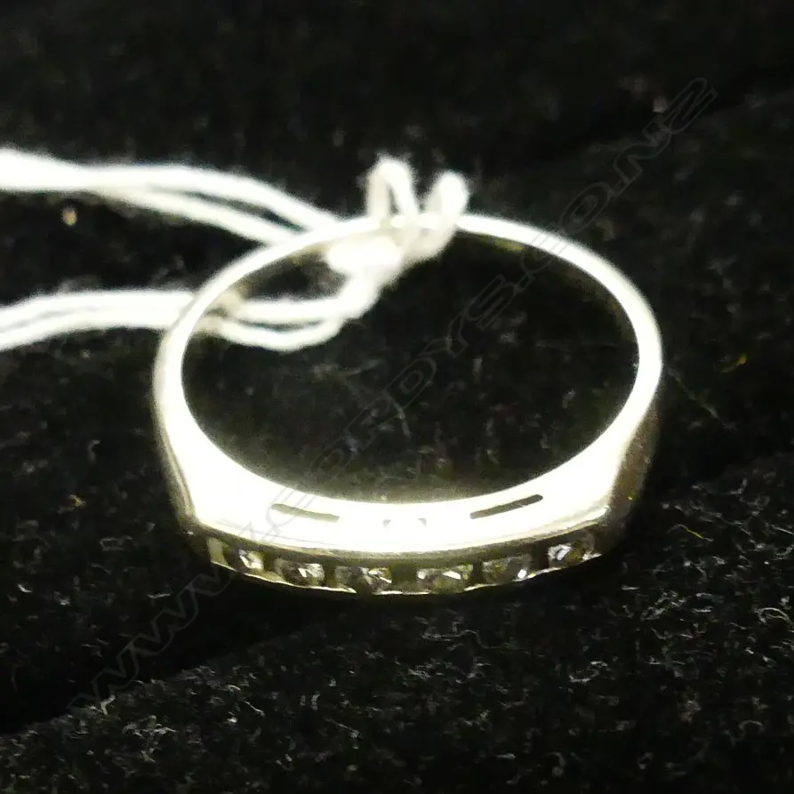 14K WHITE GOLD+DIAMOND BAND RING A/F Image 1++