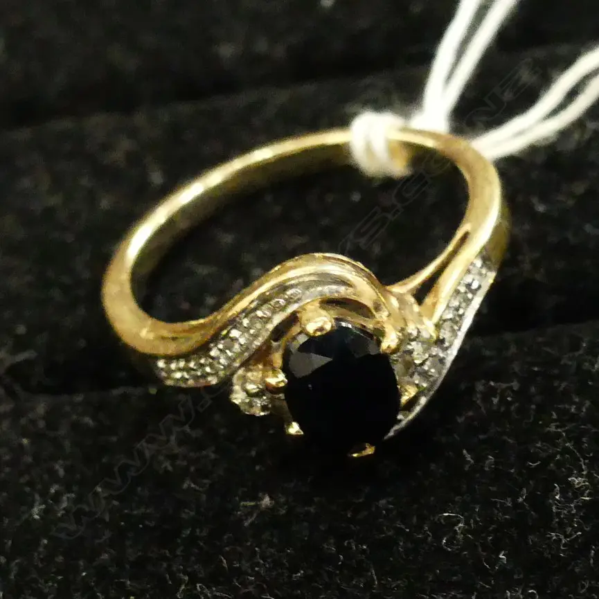 9CT SAPPHIRE & DIAMOND RING Image 1++