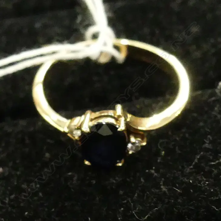9CT SAPPHIRE & DIAMOND RING Image 1++