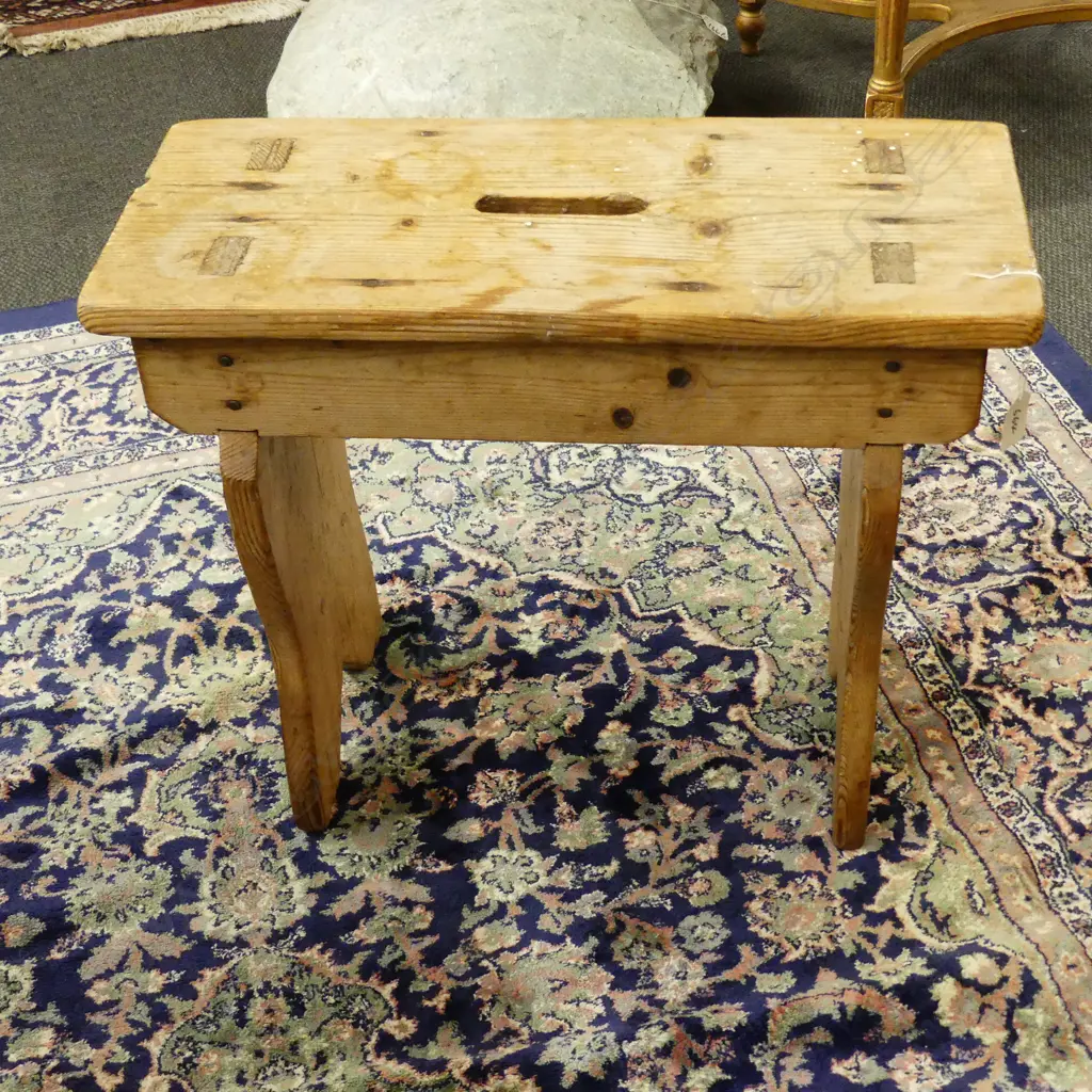 PINE STOOL  Image 1++
