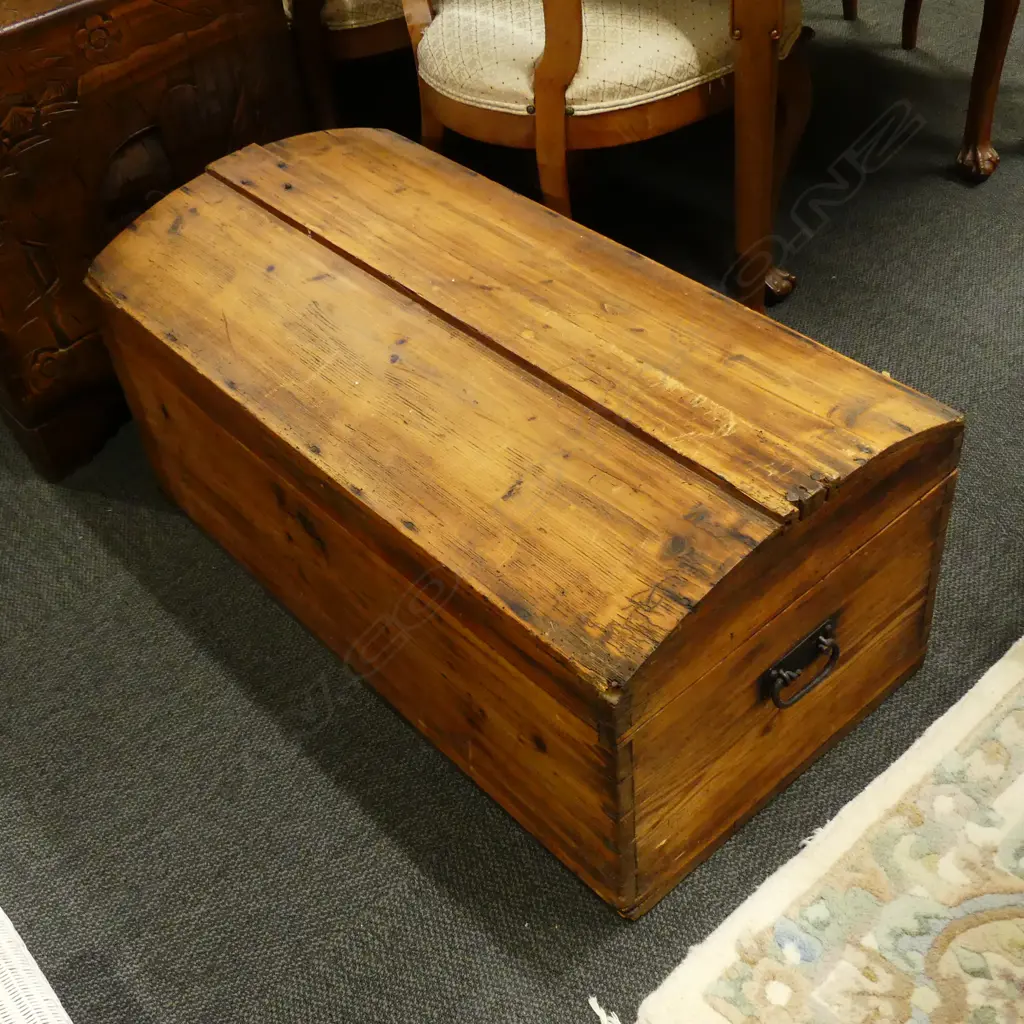 DOME TOP TRUNK Image 1++