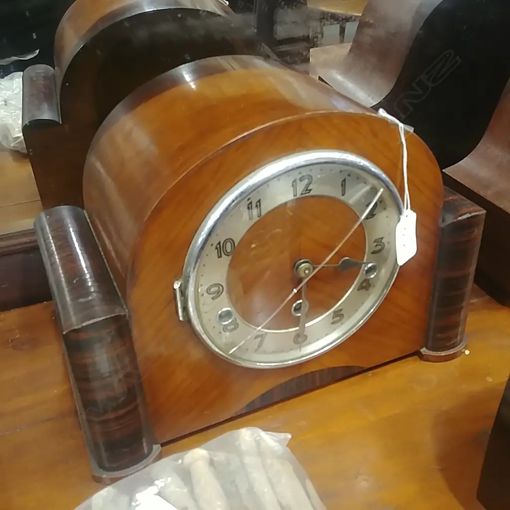 1940'S WALNUT MANTLE CLOCK GLASS A.F Image 1++