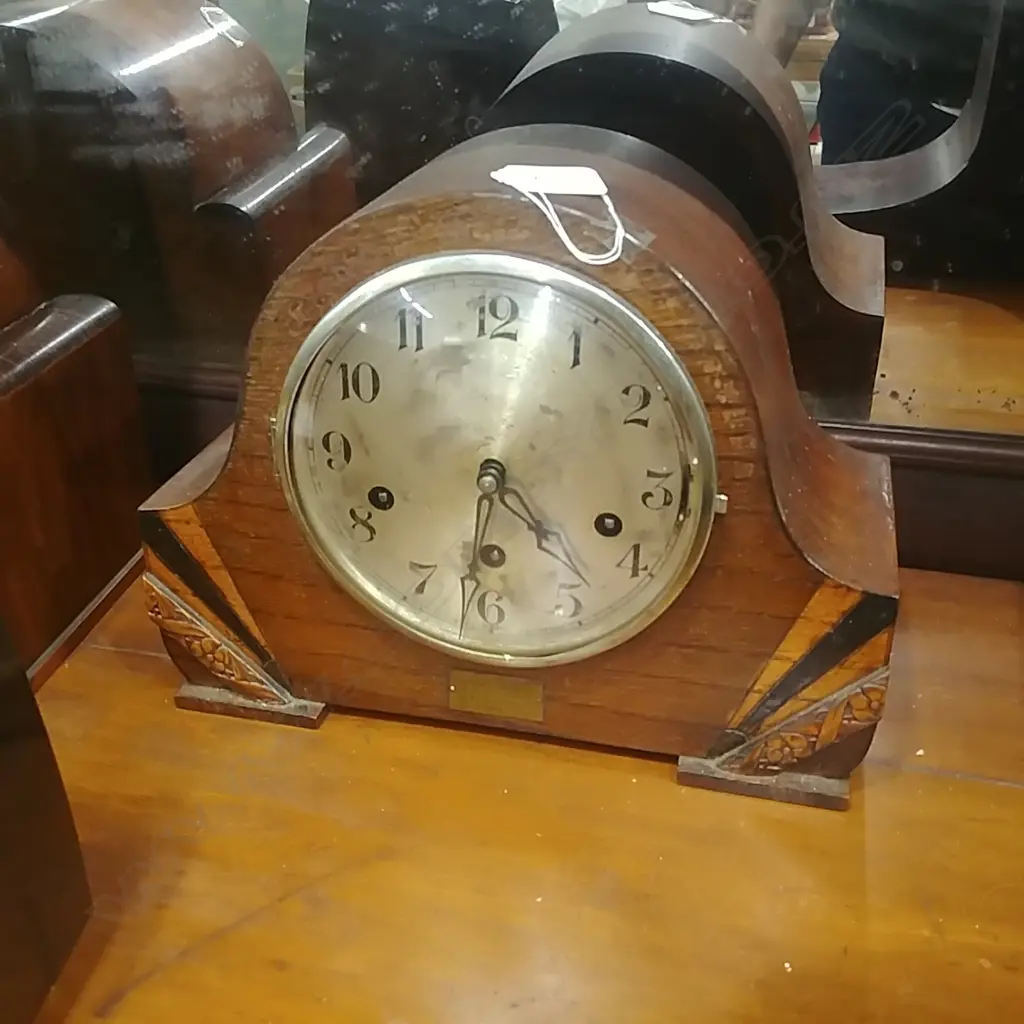 1940'S DOME TOP MANTLE CLOCK Image 1++