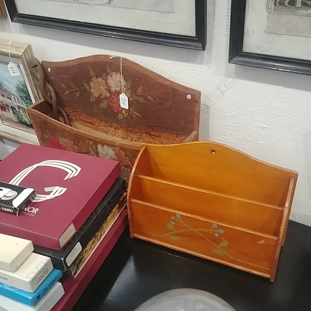 2 LETTER RACKS + SPOON Image 1++