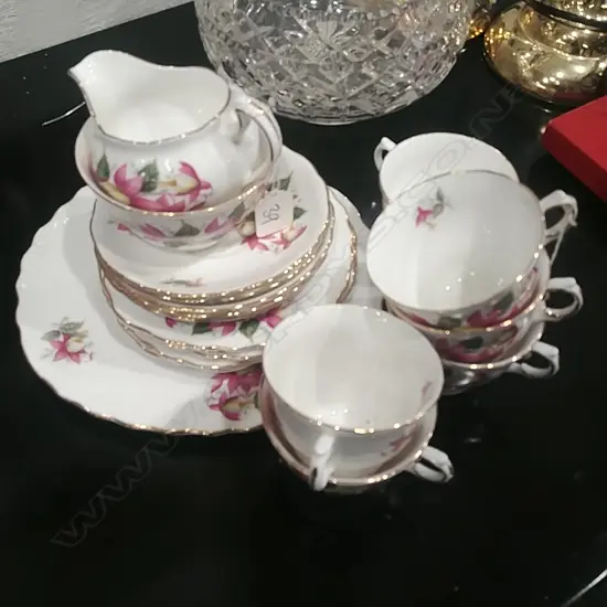 ROYAL VALE TEASET