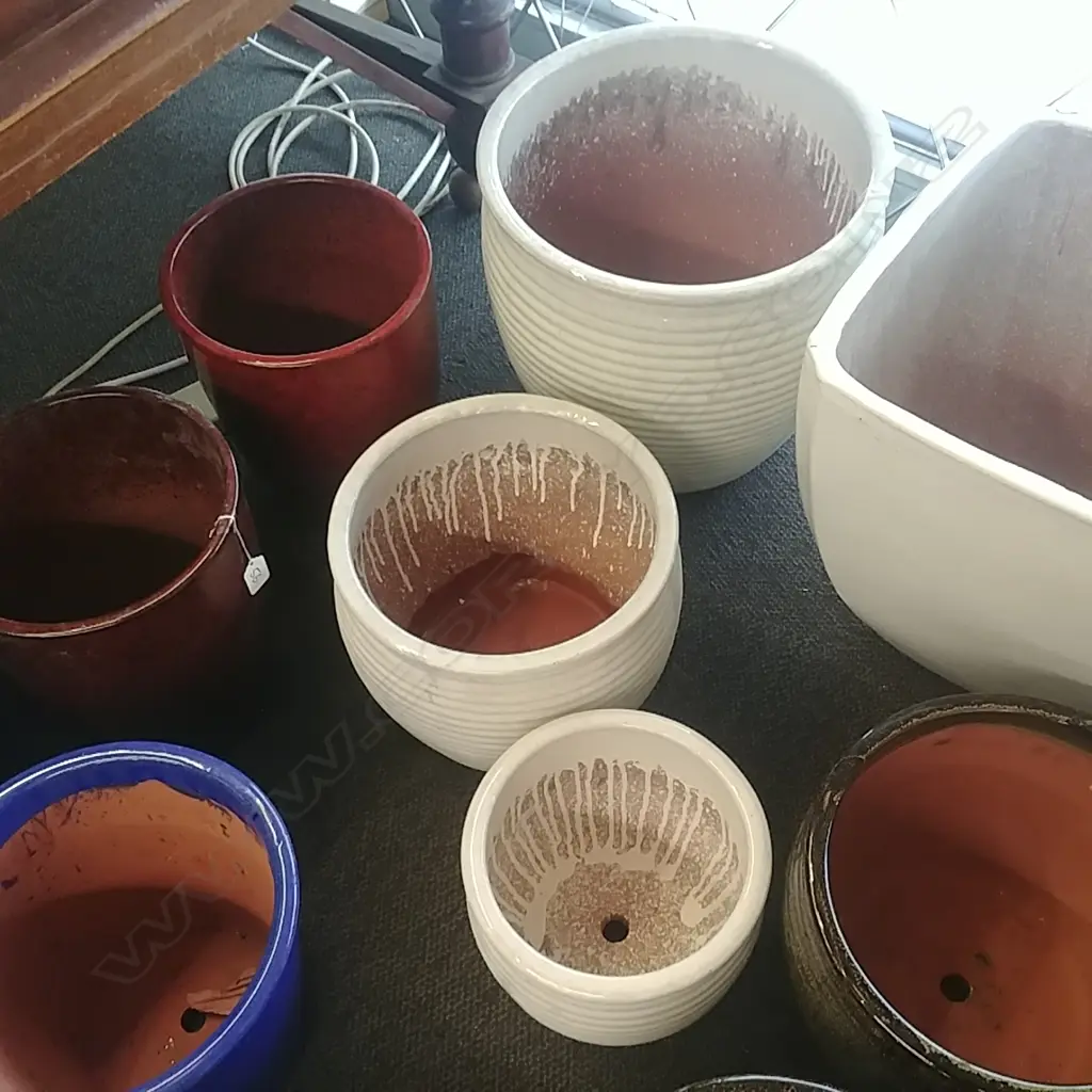SET 3 GARDEN POTS WHITE GLAZED RIBBED Image 1++