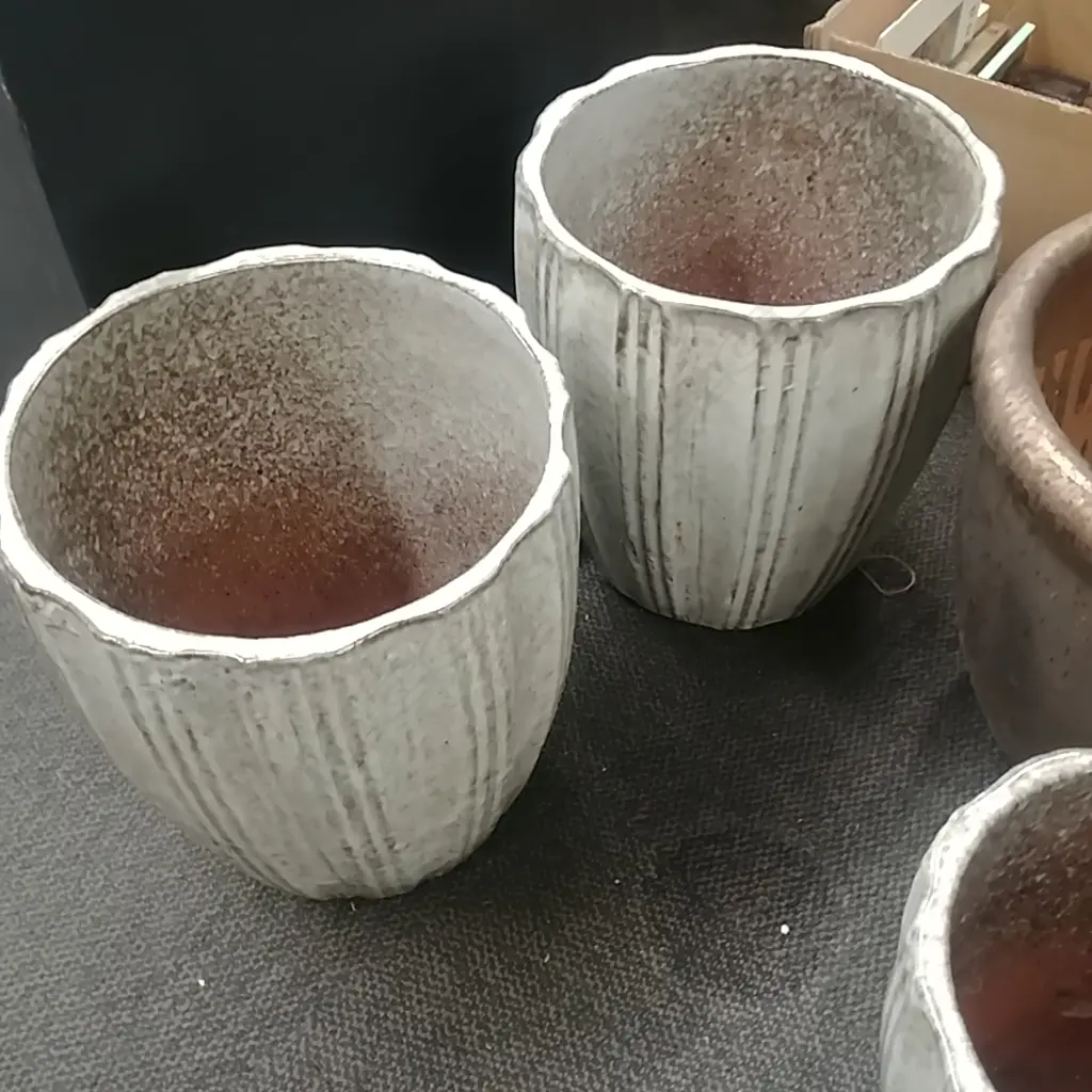 PR WHITE/GREEN MED GLAZED GARDEN POTS Image 1++
