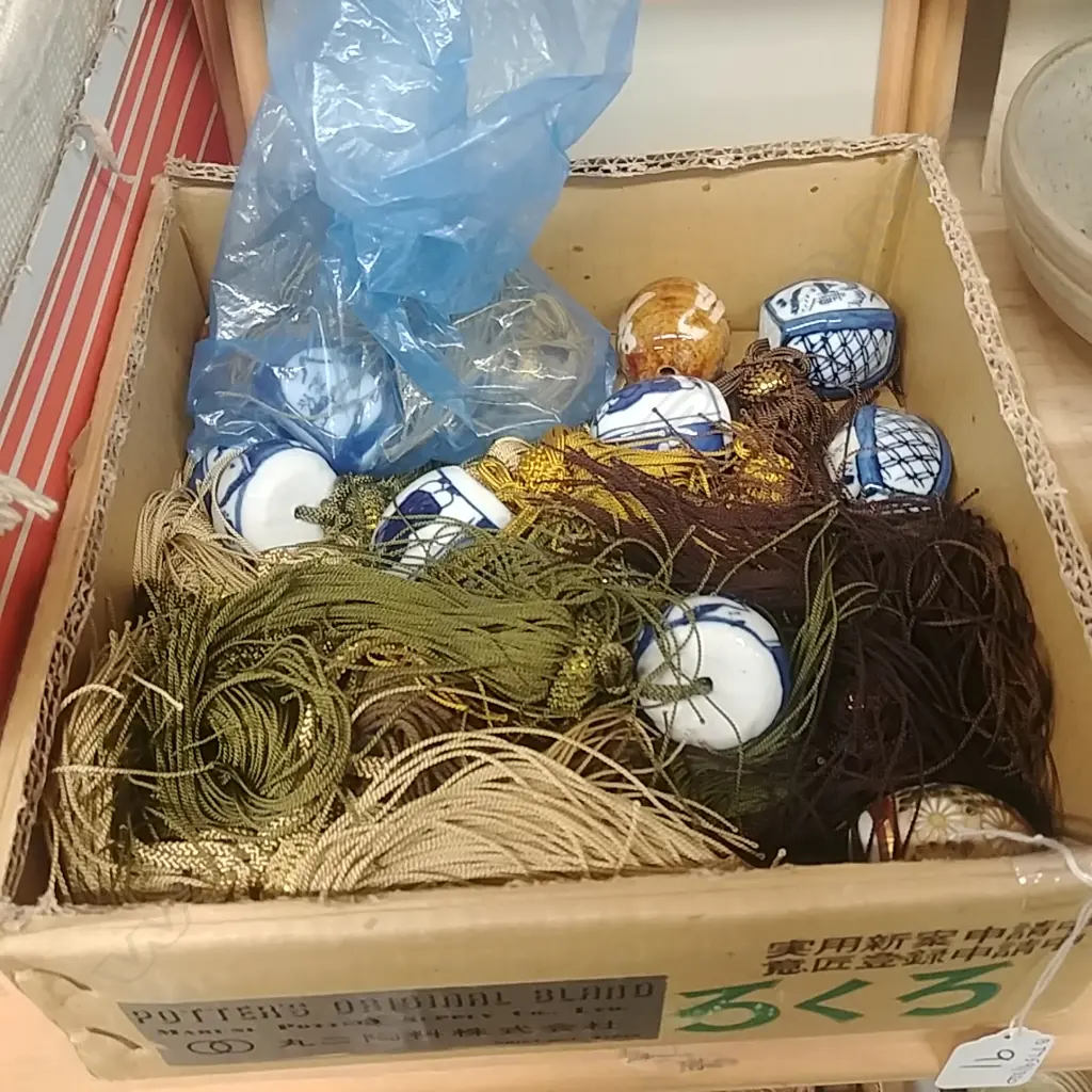 SMALL BOX CERAMIC TASSELS & SCROLL WEIGHTS Image 1++