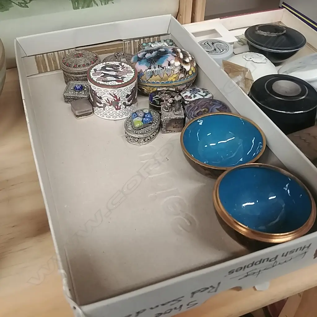 SMALL BOX 13 MINIATURE COLLECTOR'S BOXES Image 1++