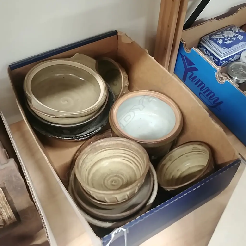 SMALL BOX POTTERY DISHES G NGAN COLLECTION Image 1++