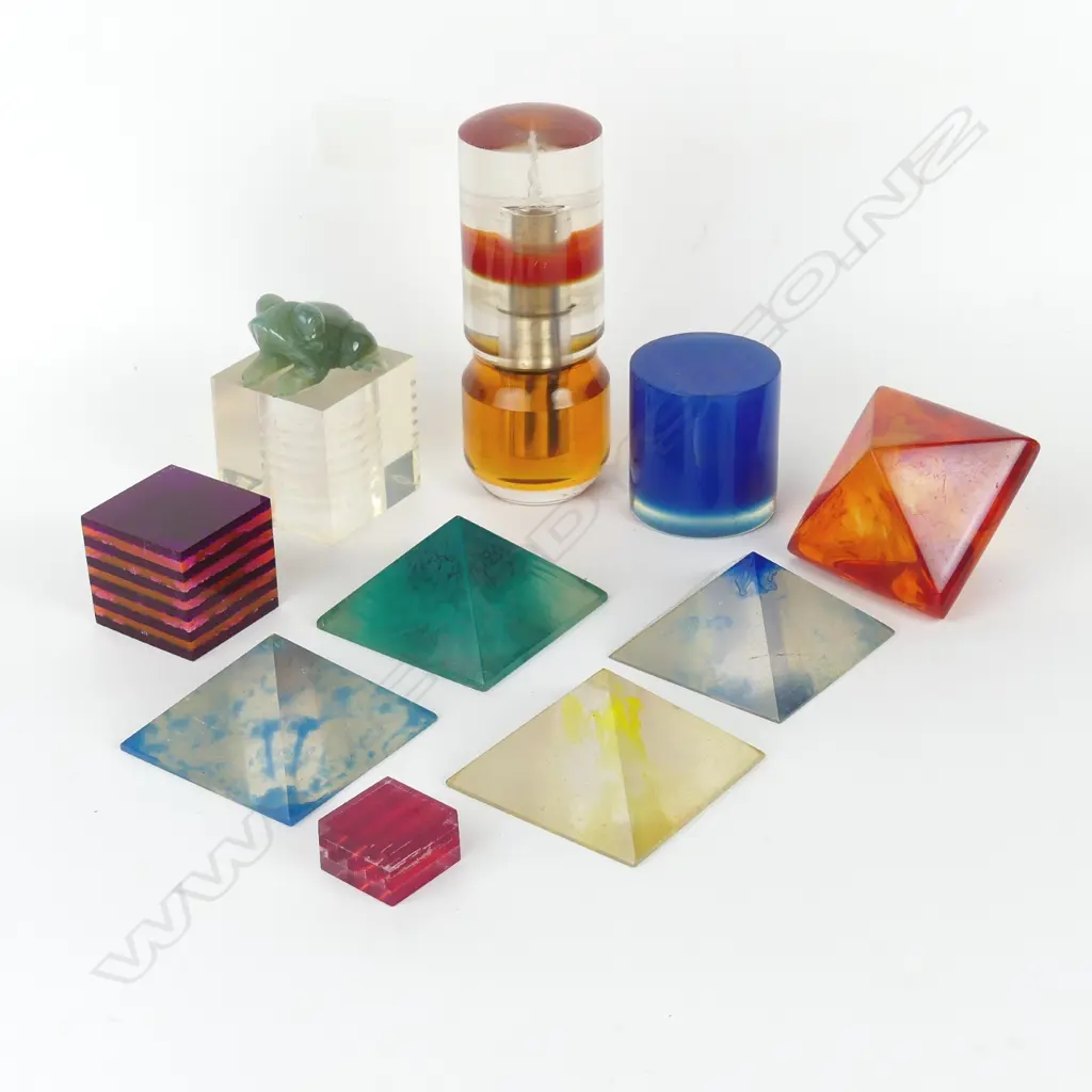 10 GUY NGAN ACRYLIC SCULPTURES Image 1++