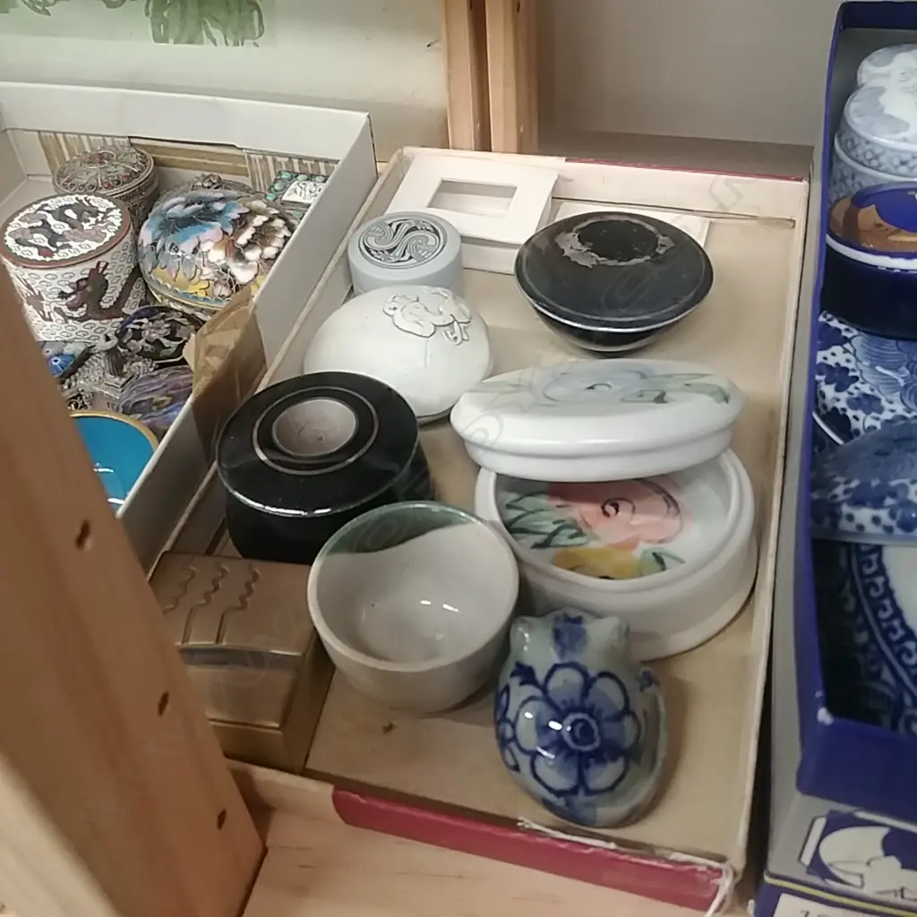 SMALL BOX POTTERY LIDDED BOXES ETC Image 1++