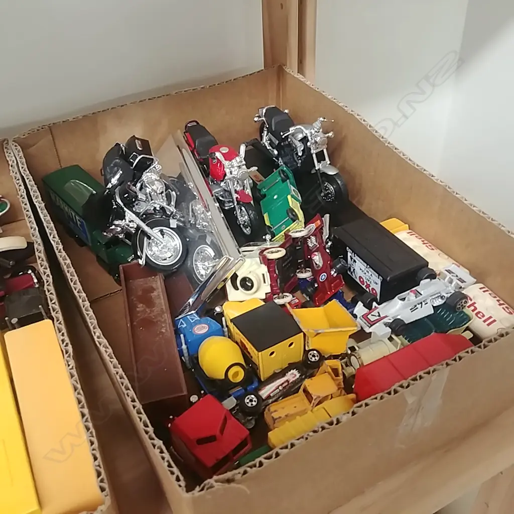 BOX 20 MATCHBOX DINKY & BIKE MODELS Image 1++