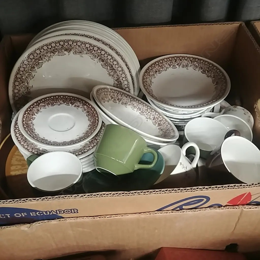 BOX C/LYNN KITCHEN CHINA Image 1++