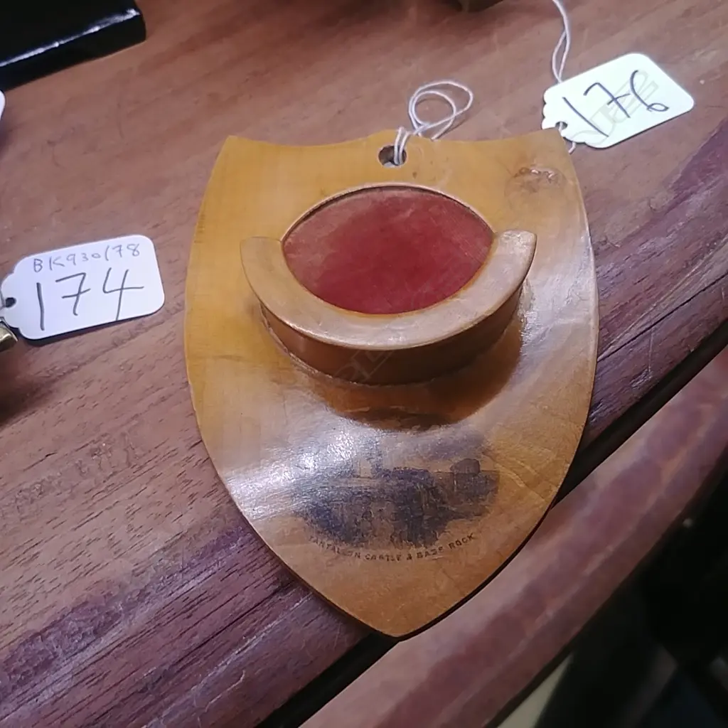 VICT TREEN SHIELD POCKET WATCH WALL STAND  Image 1++