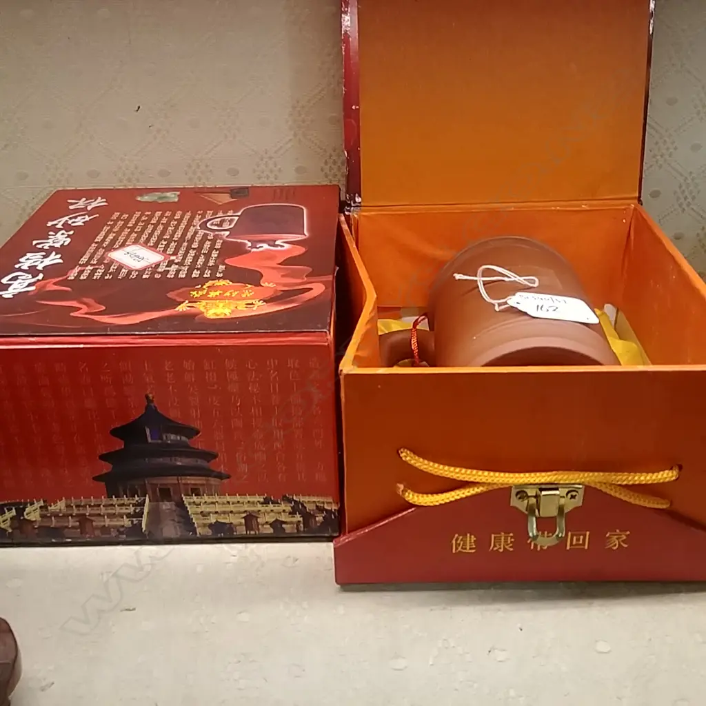 2 CHINESE TERRACOTTA LIDDED TEA MUGS Image 1++