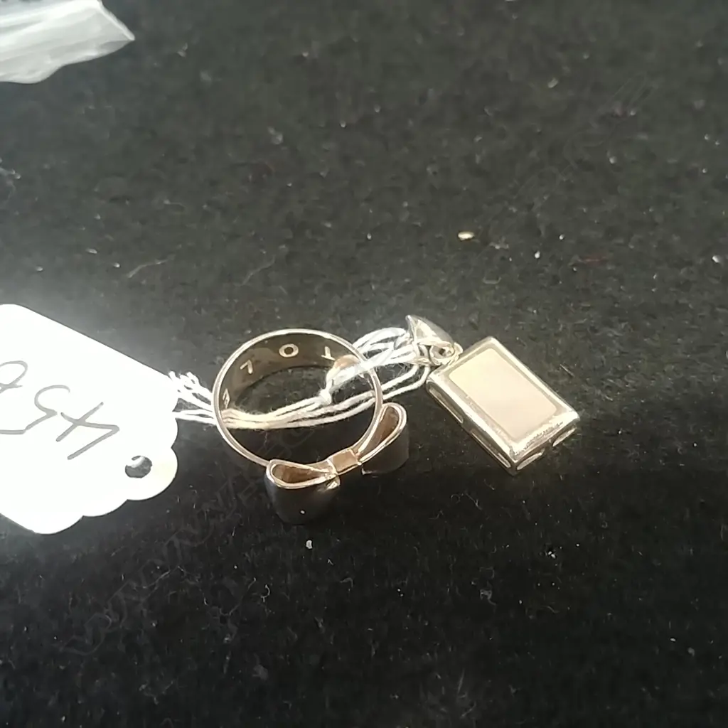 SILVER M.O.P. PENDANT & SILVER BOW RING Image 1++