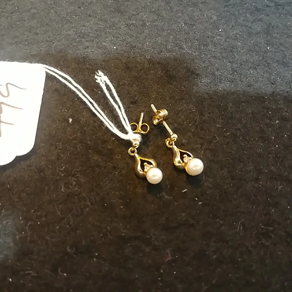 9CT GOLD PEARL AND DIAMOND DROP EARRINGS Image 1++