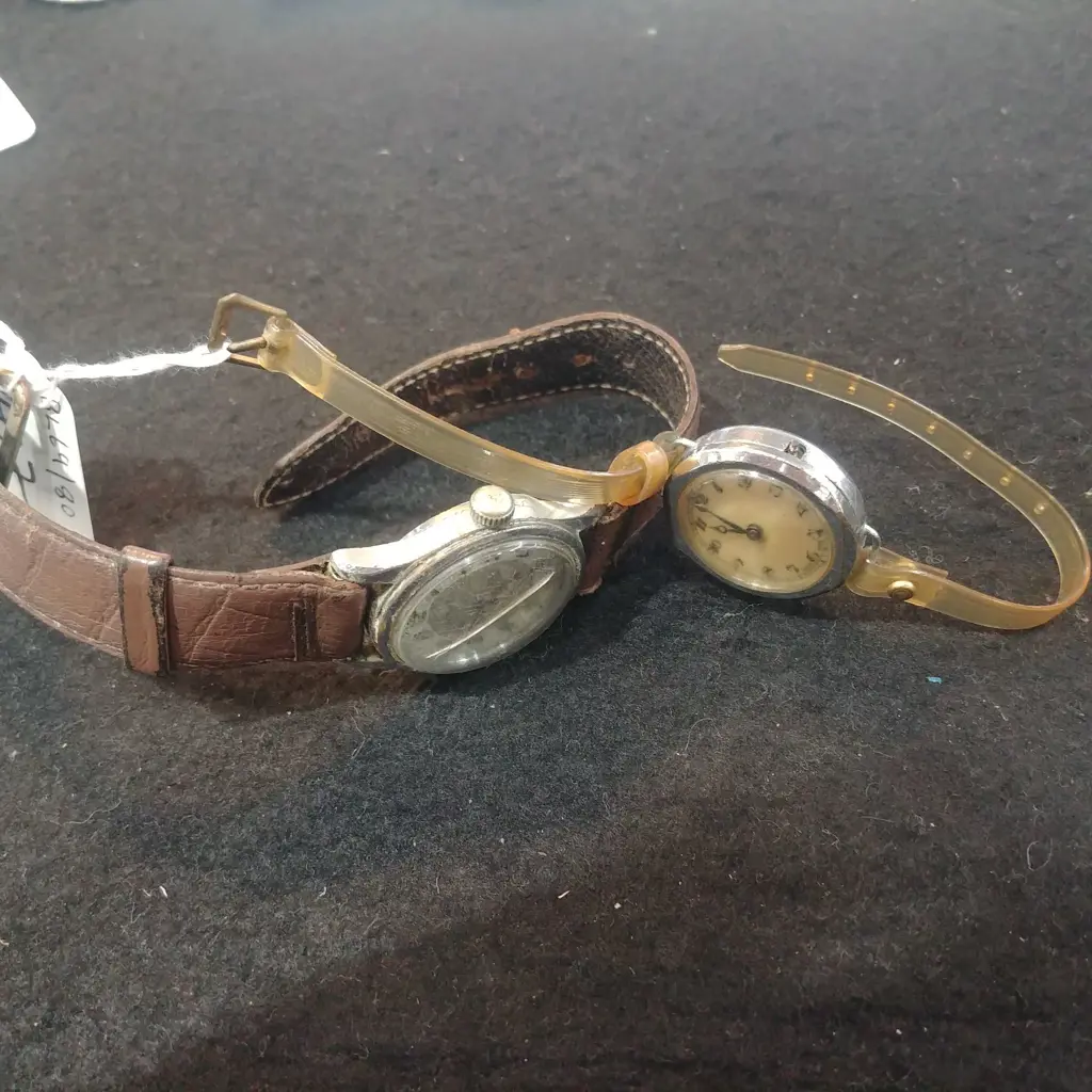 2 VINTAGE SWISS WRISTWATCHES Image 1++