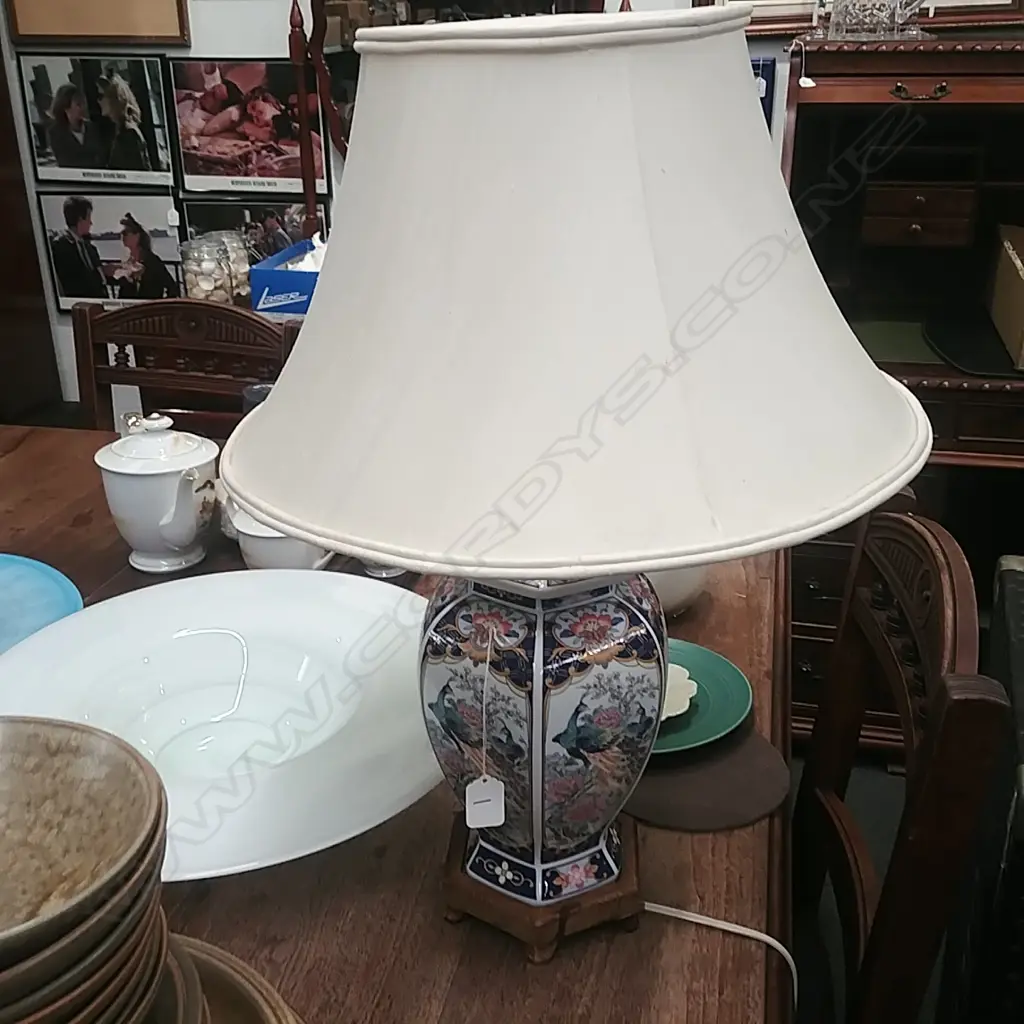 PEACOCK TABLE LAMP WITH SHADE Image 1++