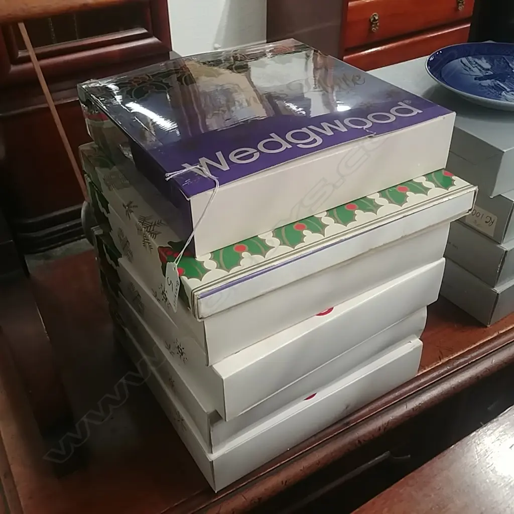 6 WEDGWOOD CHRISTMAS PLATES Image 1++