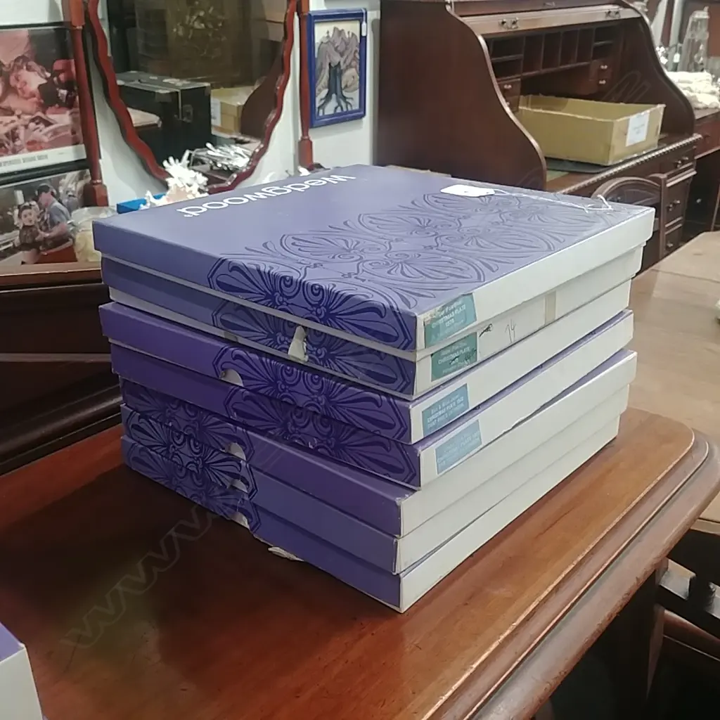 7 WEDGWOOD CHRISTMAS PLATES Image 1++