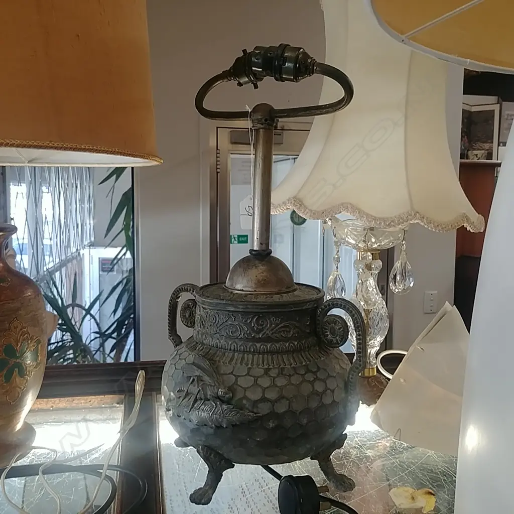 BRONZE TABLE LAMP Image 1++