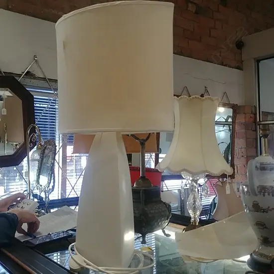 2 TABLE LAMPS