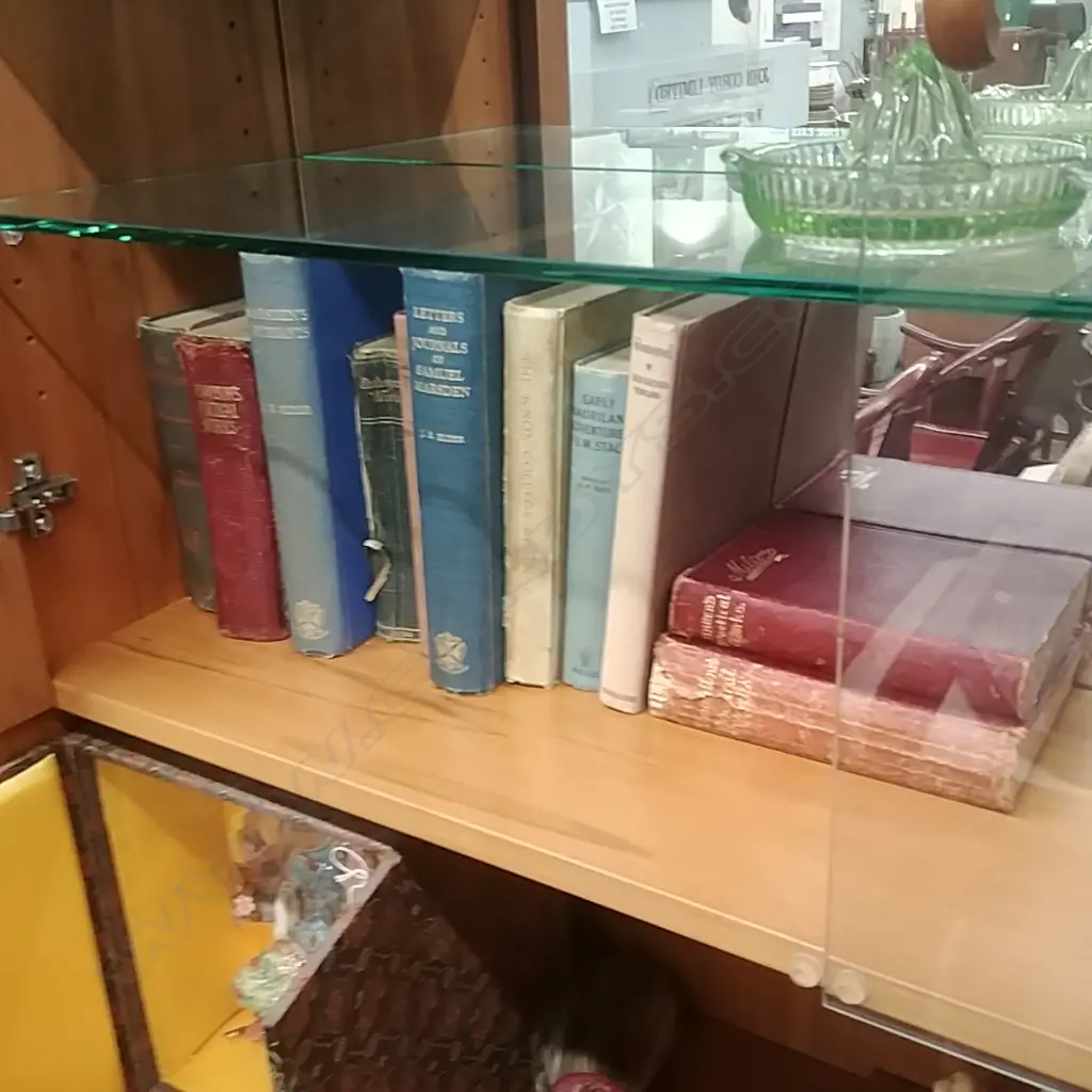 FILE OF BOOKS Image 1++