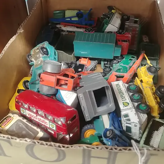 BOX OLD MATCHBOX & OTHER TOY VEHICLES