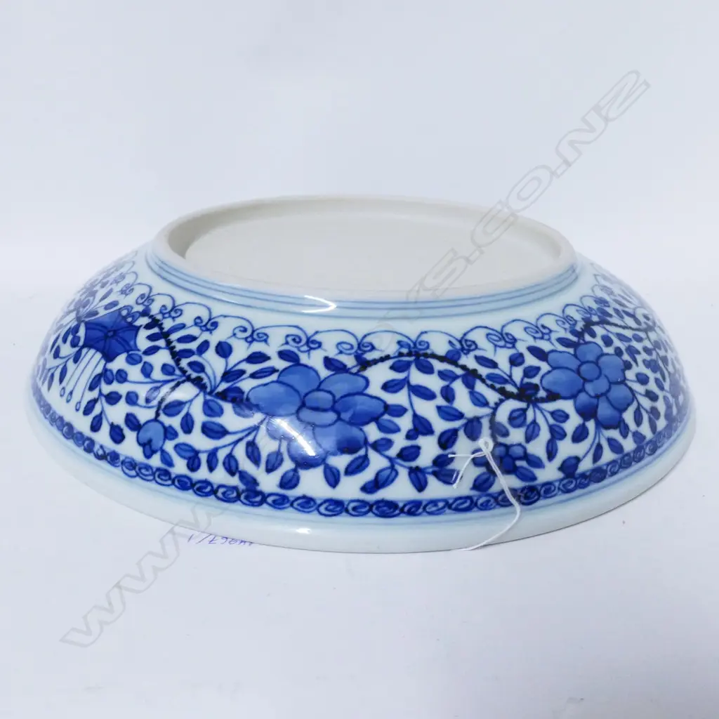 A Chinese Ming style porcelain blue and white dish Image 1++