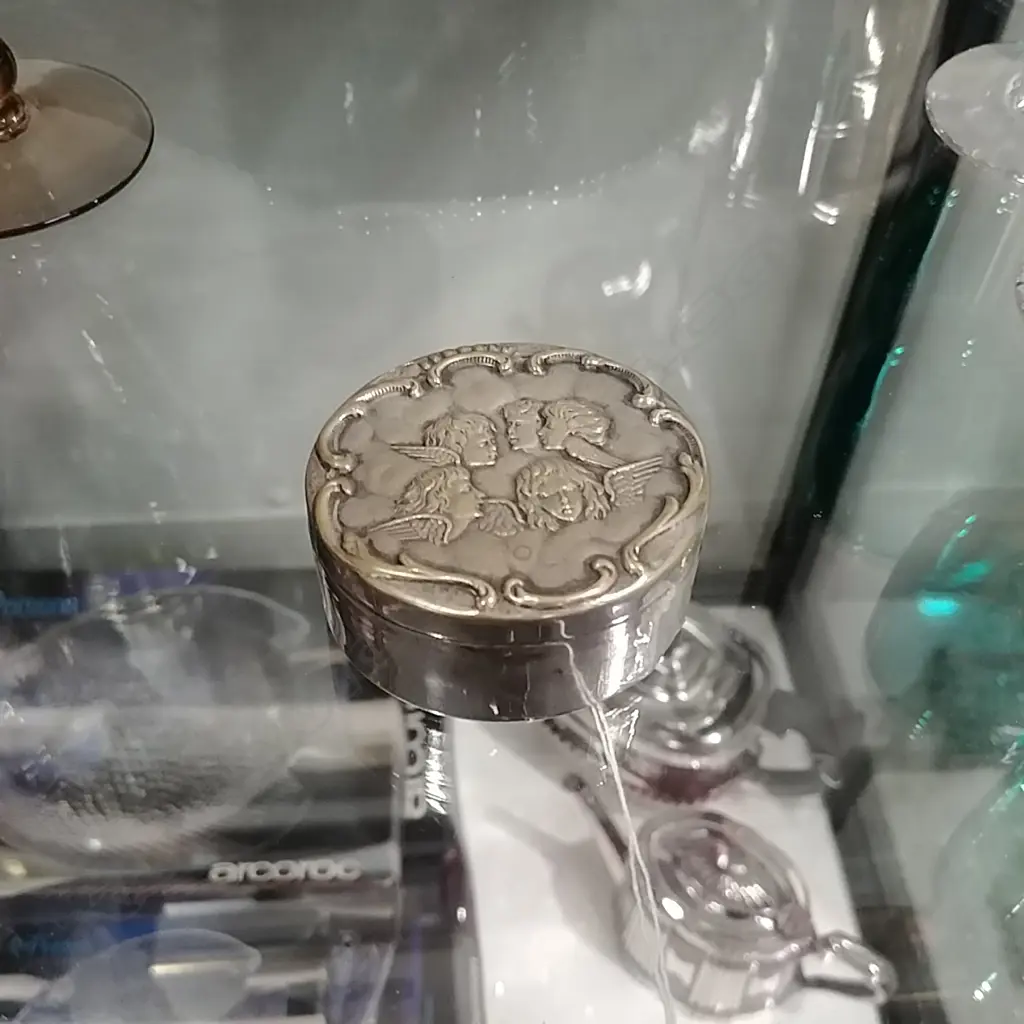 EPNS BOX WITH CHERUB DECORATION 16606 Image 1++