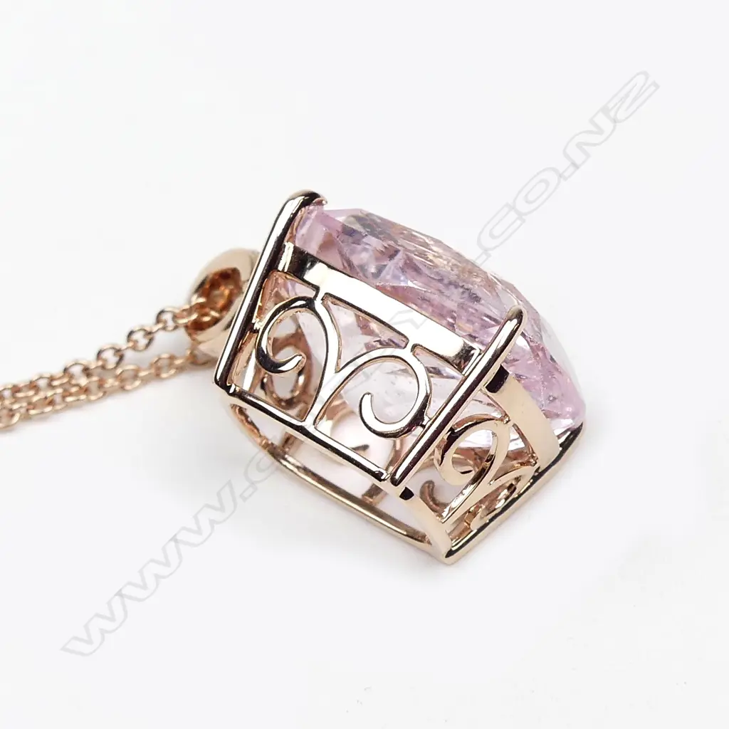 Y/GOLD AMETHYST ? PENDANT Image 1++