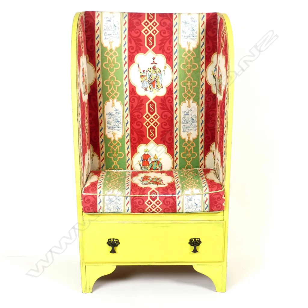 A small hall high back settle Image 1++