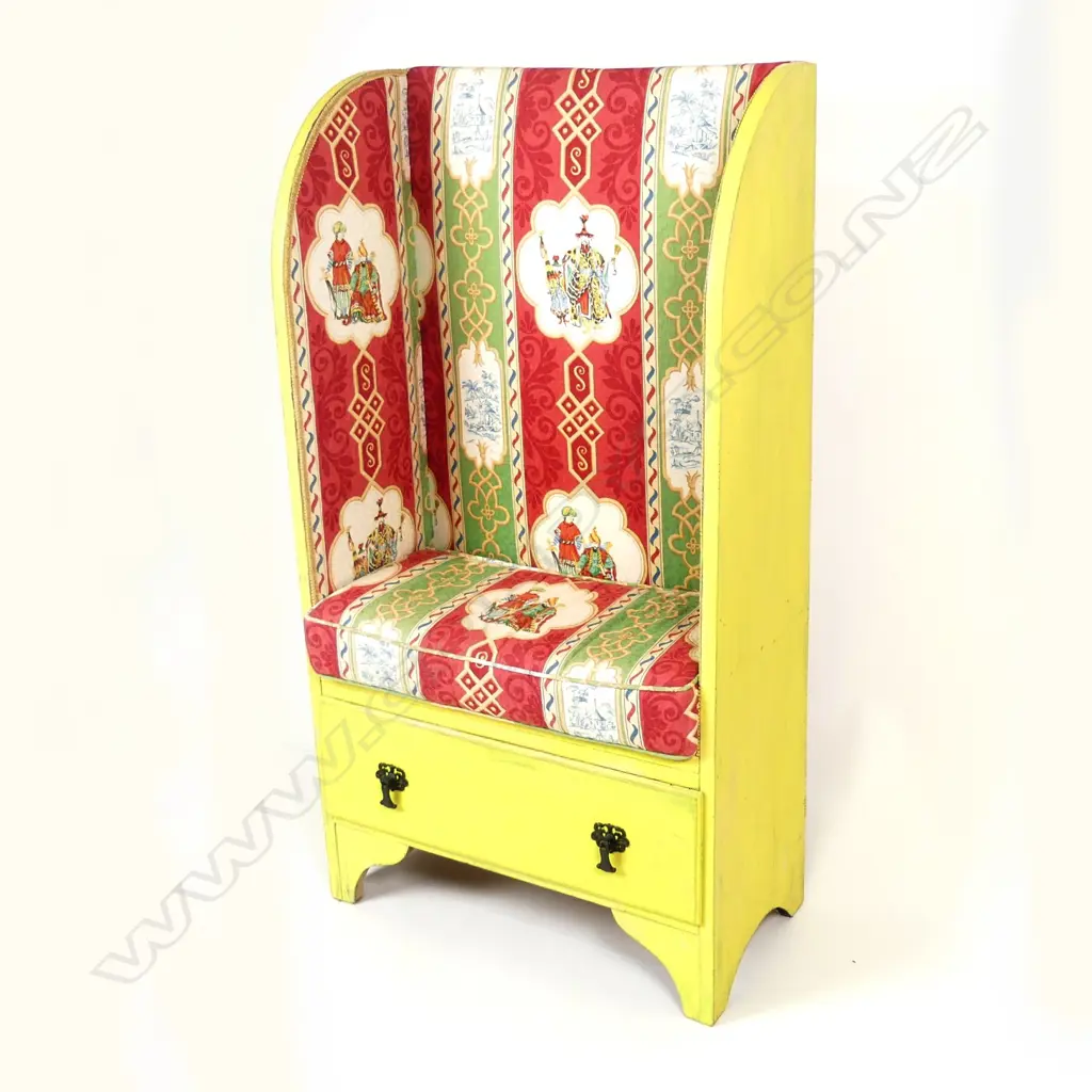 A small hall high back settle Image 1++