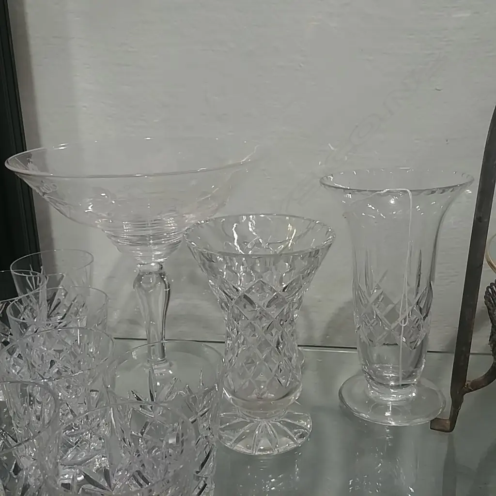 3 CRYSTAL VASES & COMPORT Image 1++