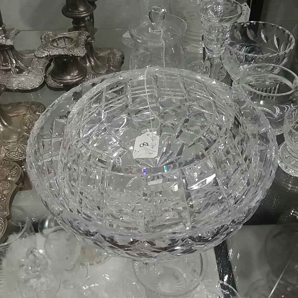 2 CRYSTAL DISHES Image 1++