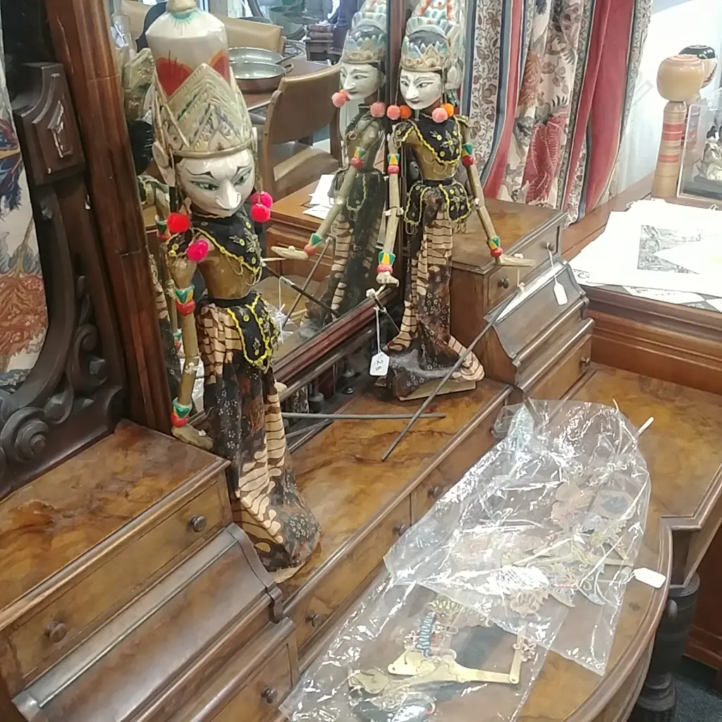 2 PRS INDONESIAN  PUPPETS Image 1++