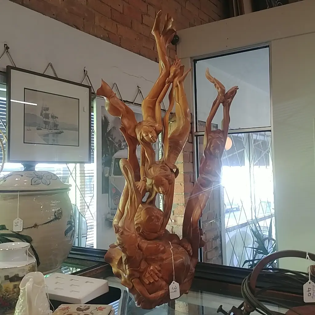 WOODEN SCULTURE Image 1++