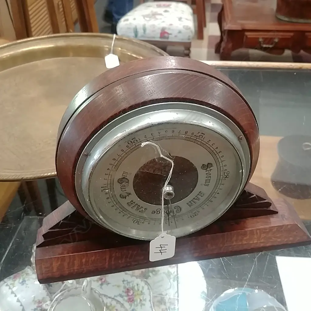 OAK CASED BAROMETER Image 1++