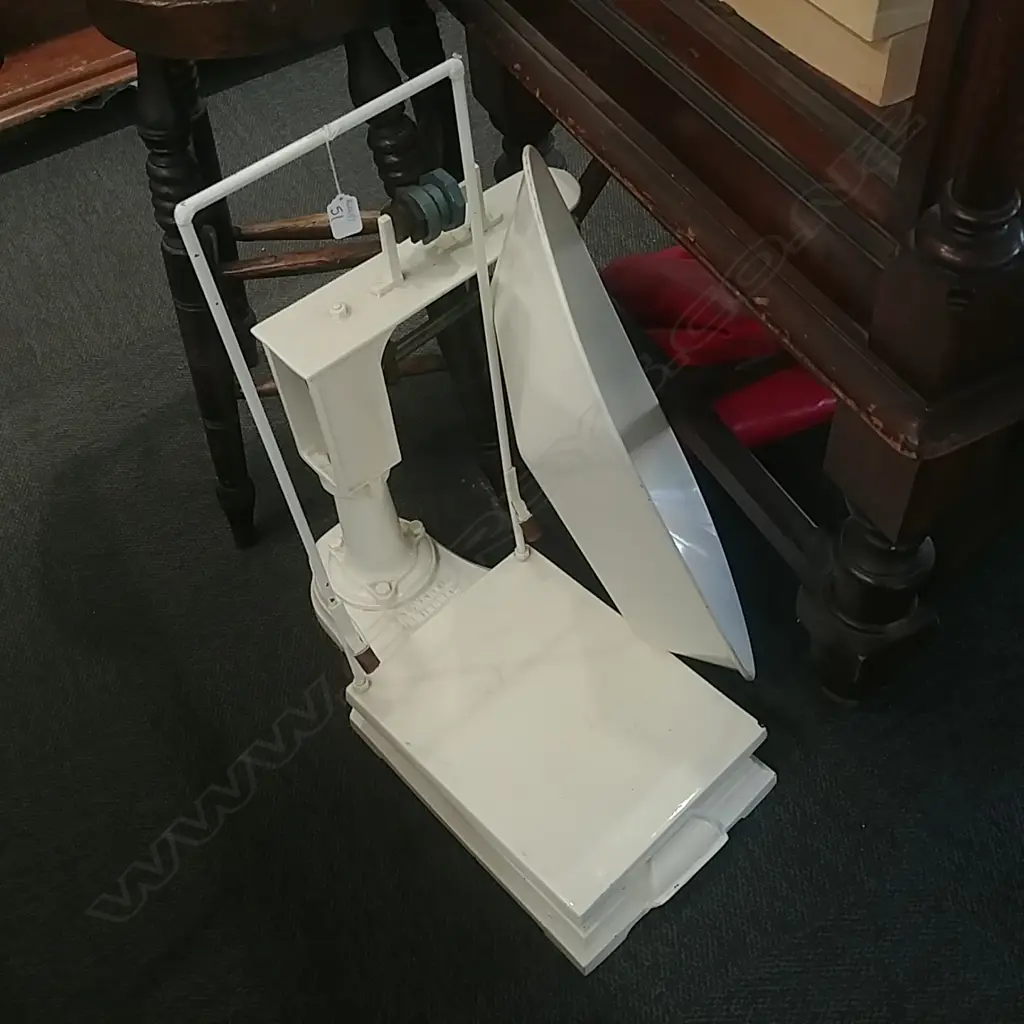 CAST IRON PLUNKET BABY SCALES Image 1++