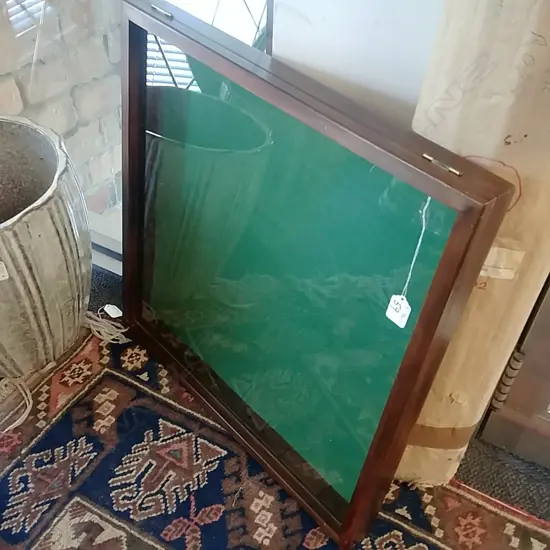 FLAT DISPLAY CABINET 