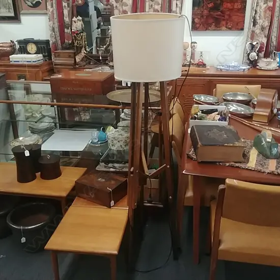 STANDARD LAMP